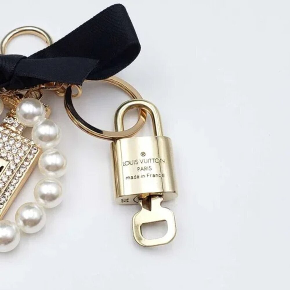 Authentic Louis Vuitton Gold Padlock 🔒 Shiny LV Key + Bag Unbranded Charm - Picture 4 of 7